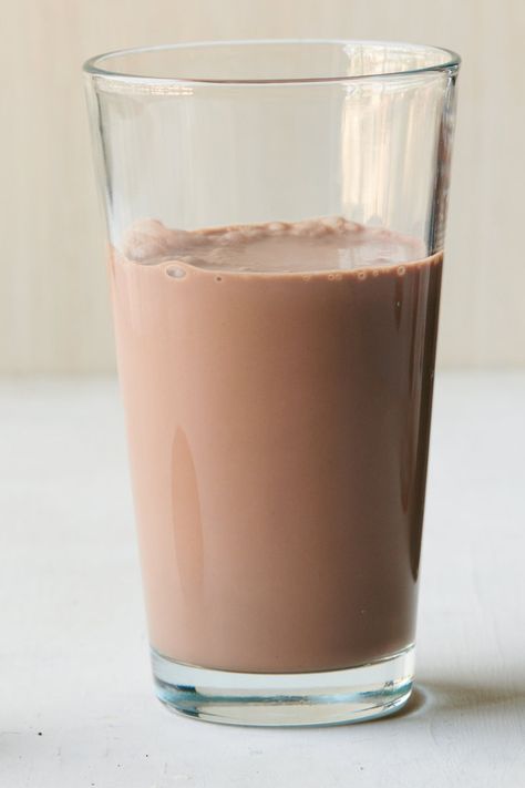 How To Make Chocolate Milk With Cocoa, How To Make Chocolate Milk, Chocolate Milk Aesthetic, Chocolate Milk Recipe, Best Chocolate Milk, Chocolate Dump, Nutella Milkshake, Chocolate Water, Chocoflan Recipe