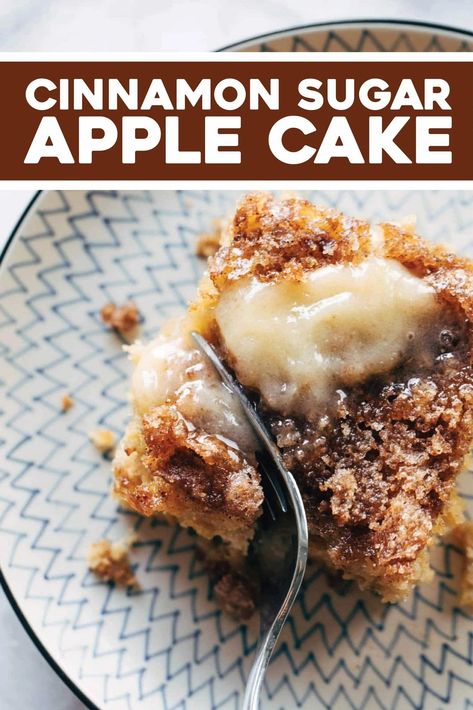 This simple cinnamon sugar apple cake is light and fluffy, loaded with fresh apples, and topped with a crunchy cinnamon sugar layer! #apple #cake #cinnamon Apple Sweets, Cinnamon Sugar Apples, Fresh Apple Cake, Dessert Breakfast, 2 Cake, Sugar Apples, Apple Desserts, Breakfast Cake, Fresh Apples