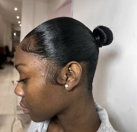 Small Slick Back Bun, Small Bun Black Women, Sleek Bun Black Women, Silk Bun, Sleek Ponytail Hairstyles, Natural Hair Cuts, Black Ponytail Hairstyles, Sleek Bun, Dyed Hair Inspiration