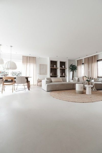 White Tile Floor Living Room, White Floor Tiles Living Room, White Floor Living Room, Concrete Living Room Floors, Living Room Inspiration White, Interior Tiles Floor, White Floors Living Room, White Concrete Floors, Interior Wall Colors