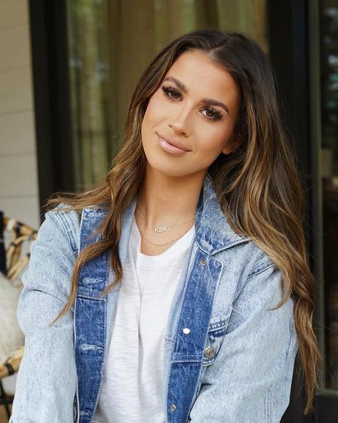 Katelyn Brown Hair, Katelyn Brown, Kane Brown Music, Kane Brown, Brown Style, Brown Fashion, Balayage Hair, Denim Vest, Brown Hair