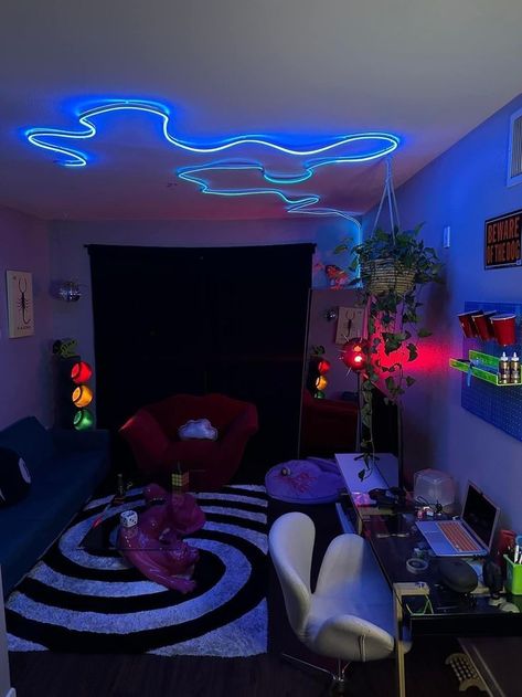 Creative Rooms Ideas, Bedroom Decor Ideas Black Women, Black Studio Apartment Aesthetic, Glow In The Dark Room Ideas Bedrooms, Living Room Decor Y2k, Cool Thing For Your Room, Eccletic Room Decor, Cool Apartment Decor Living Room, Apartment Ideas Colorful