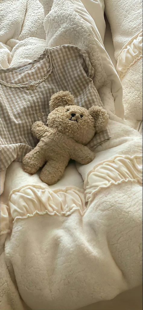 Teddy Bear Wallpaper, Whatsapp Wallpaper, Beige Wallpaper, Wallpapers Images, Bear Wallpaper, Cute Teddy Bears, Minimalist Wallpaper, Wallpapers Backgrounds, Cute Stuffed Animals