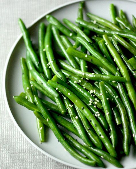 Steamed Green Bean Recipes, Steam Green Beans, Microwave Green Beans, Food In Microwave, Steak And Green Beans, Beans Dinner, Fresh Green Bean Recipes, Garlic Green Bean Recipes, Cooking Fresh Green Beans