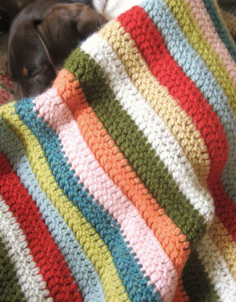 colour love Crochet Stripe Blanket, Crochet Striped Blanket, Stripe Crochet Blanket, Diy Bench Cushion, Crochet Cushion Covers, Sweater Quilt, Striped Crochet Blanket, Stripe Crochet, Cushion Cover Pattern