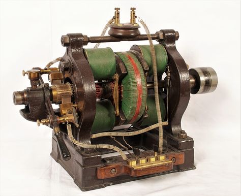 Polar Expedition, Steampunk Machines, Steampunk Halloween, Electric Generator, Electric Motors, Ancient Sculpture, Vintage Fans, Vintage Tools, Mechanical Design