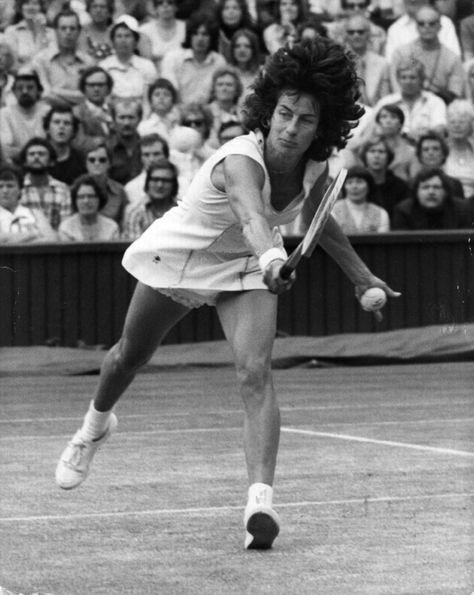 Virginia Wade (GBR) - 1977 Wimbledon Ladies Singles Semifinal Wimbledon Celebrities, Virginia Wade, Vintage Wimbledon, Tennis Hair, Vintage Wimbledon Poster, Andy Murray Wimbledon, Frilly Knickers, Wimbledon Common, Wimbledon Tennis