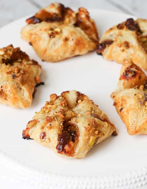 Havarti-Fig Butter Pastries Drizzled with Honey Coconut Sweet Recipes, Bacon Ice Cream, Fig Butter, Tapas Night, Gourmet Pastries, Snacks Savory, Honey Breakfast, Butter Pastry, Lithuanian Recipes