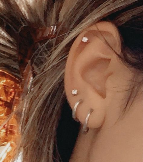 Third Ear Piercing, Top Ear Piercing, Ear Peircings, Ear Piercings Chart, Ear Piercing Studs, Nose Piercing Stud, Helix Piercing Jewelry, Cool Ear Piercings, Pretty Ear Piercings