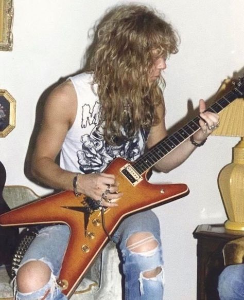 James Hetfield on Twitter: "Papahet at Dimebag Darrell's house (1985) #metallica… " James Metallica, Bob Rock, Jason Newsted, Robert Trujillo, Cliff Burton, Dimebag Darrell, James 3, Kirk Hammett, James Hetfield