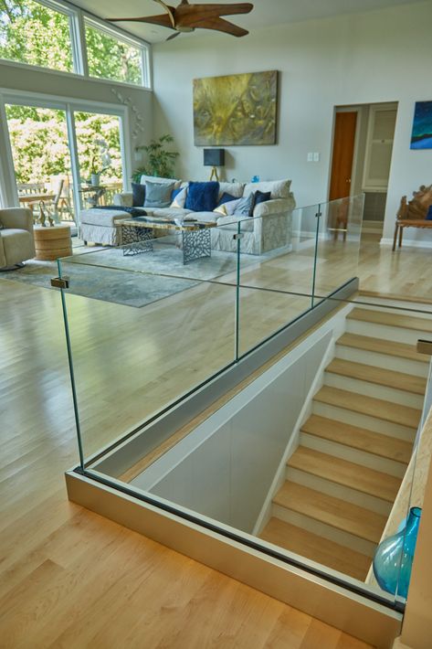 Glass Railing Interior Living Rooms, Glass Stairway Railings, Stair Glass Railing Ideas, Glass Balcony Railing Indoor, Plexiglass Railing Indoor, Glass Railing Balcony Interior, Glass Stair Railing Ideas Modern, Glass Interior Railing, Cool Railings For Stairs