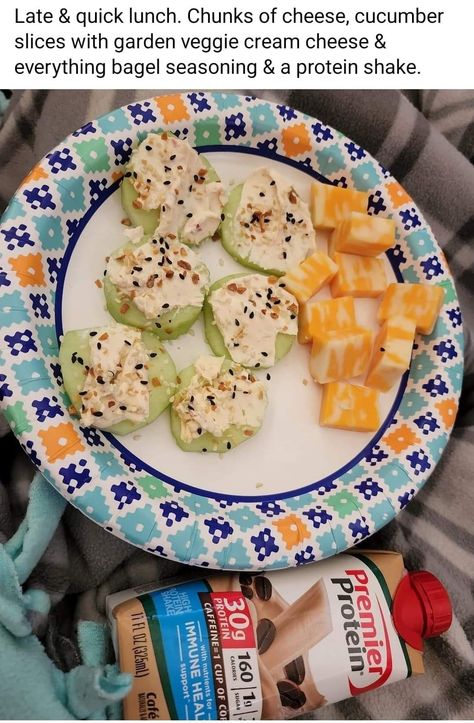 Healthy Snack To Take To Work, Healthy Mcdonalds Recipes, Healthy Lunch Ideas For Teachers, Low Calorie Lunchables, On The Go Snacks For Adults, Work Food Ideas, Light Healthy Snacks, Low Calorie Lunches For Work, Healthy Snack Meal Prep