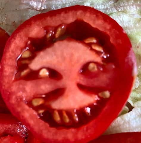 Things With Faces, Funny Vegetables, Funny Fruit, Fruit And Veg, Food Humor, Creative Food, Cute Food, Funny Images, Food Art