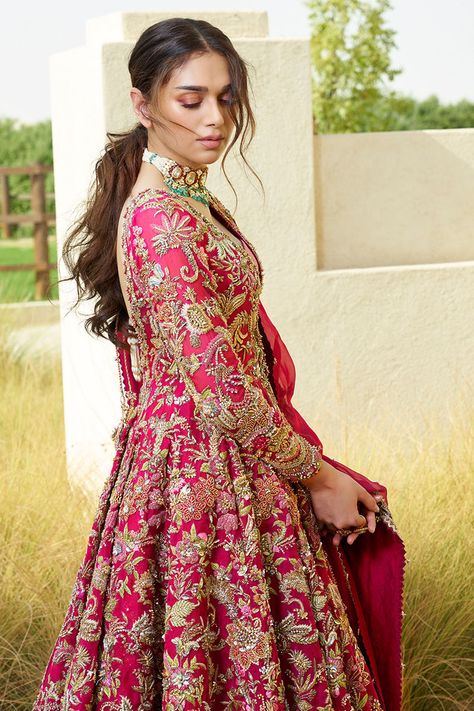 Maahru | Waniya by Mehr Azam Lehenga Pakistani, Pakistani Bridal Dress, Aditi Rao, Anarkali Dresses, Lehenga Dupatta, Latest Bridal Lehenga, Latest Bridal Dresses, Dress Book, Hijab Cartoon