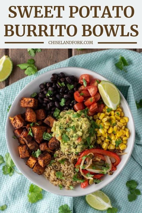 Loaded with veggies, spices and some guacamole, this sweet potato burrito bowl is a great vegetarian option if you're looking for something tasty. #sweetpotatoburritobowls #vegetarianburritobowls #burritobowls #vegetarian #mexican | chiselandfork.com Sweet Potato Burrito Bowl, Potato Burrito Bowl, Burrito Healthy, Potato Burrito, Sweet Potato Burrito, Vegetarian Burrito, Burrito Bowls Recipe, Plats Healthy, Veggie Burrito