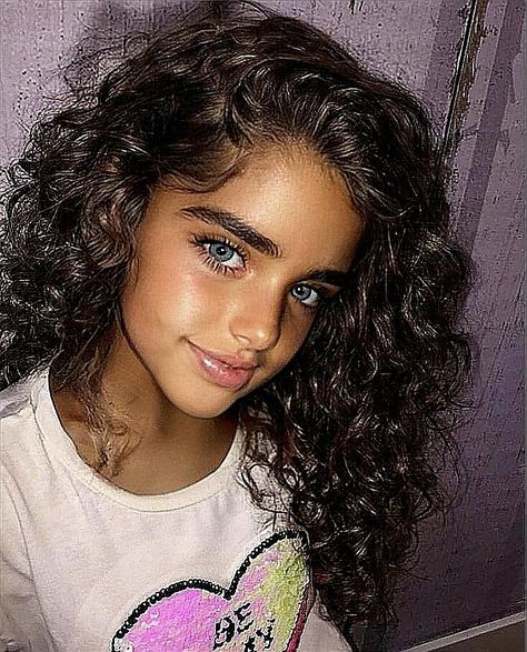 Light Skin With Blue Eyes, Angelic Beauty Faces, Pretty Big Eyes, Gray Blue Eyes, Curly Hair Blue Eyes, Blue Eyed Baby, Girl With Green Eyes, Blue Eyed Girls, Big Blue Eyes