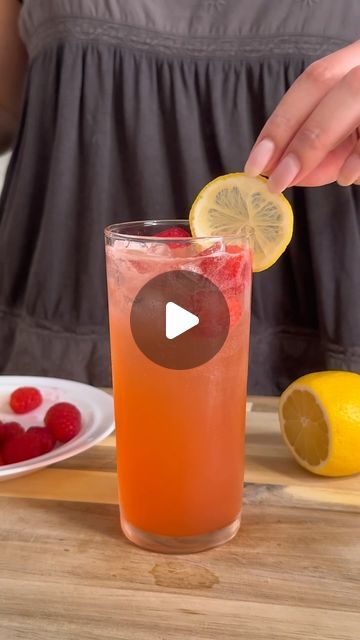 Yaidy Santiago on Instagram: "🍋Refreshing Raspberry Lemonade   ✨Save this recipe for later✨   Ingredients:  Juice of ½ lemon  2 cups of water  ½ cup fresh raspberries  2 tsp monk fruit sweetener, or to taste  Soda water, to serve  Ice cubes  Fresh raspberries and lemon slices, to decorate   Instructions:  1- Blend the lemon juice, water, raspberries and sweetener until smooth.   2- Let the mixture rest, then strain to remove the seeds. Pour over ice and top off with soda water.   3- Decorate with fresh raspberries and lemon slices. Enjoy your refreshing Raspberry Lemonade without sugar!   #lowcarb #sugarfreedrinks #prediabetes #healthyfoods #easyrecipe" Lemon Juice Water, Monk Fruit Sweetener, Sugar Free Drinks, Low Carb Drinks, Monk Fruit, Lemon Slices, Fresh Raspberries, Soda Water, Raspberry Lemonade