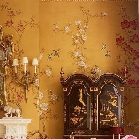 Alidad Mah on Instagram: "Hand-painted bespoke de Gournay wallpaper, coloured to this intense mustard shade is tempered by the off-white tones. One of my Drawing Rooms in central London @james_mcdonald_photography . #interieur #interior #interiors #interiores #interiordesign #interiordecor #interiordesigner #interiordecorating #decoração #decoration #decorator #decoración #décoration #design #designer #bespoke #timeless #home @degournay #athomewithalidad #alidad_ltd" Degournay Wallpaper, Yellow Rooms, Gournay Wallpaper, De Gournay Wallpaper, Drawing Rooms, Chinoiserie Decorating, Timeless Home, Yellow Room, How To Install Wallpaper