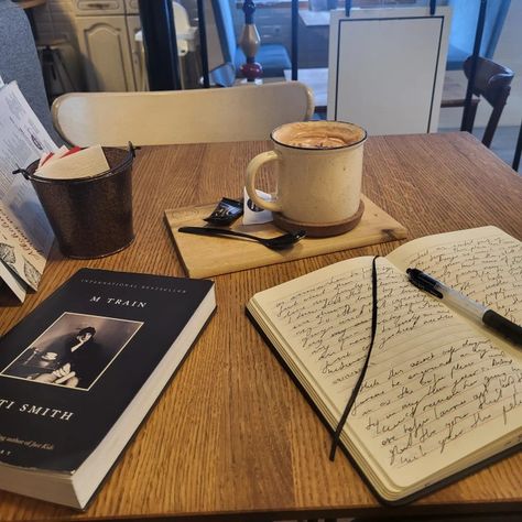 Reading M train Patti Smith coffeeshop journaling book Patti Smith Books, M Train Patti Smith, Patti Smith Aesthetic, Patti Smith Book, College Motivation, Reading Motivation, Coffee Reading, Bookstagram Inspiration, A Writer's Life