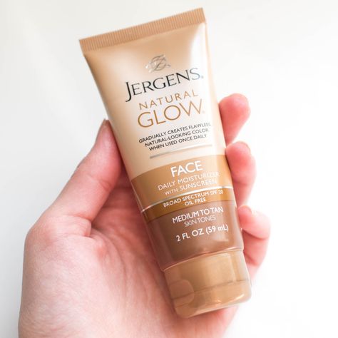 jergens natural glow face daily moisturizer Moisturizer With Sunscreen, Face Cream Recipe, Overnight Beauty Hacks, Diy Face Moisturizer, Jergens Natural Glow, Tan Skin Tone, Cream For Oily Skin, Coconut Oil For Face, Overnight Beauty