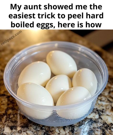 The Ultimate Hack to Peeling Hard-Boiled Eggs Easily – Recipecs Easy To Peel Hard Boiled Eggs Tips, Best Way To Peel Hard Boiled Eggs, Easy Way To Peel Hard Boiled Eggs, Peeling Eggs Hack, Egg Peeling Hack, Peeling Hard Boiled Eggs Hacks, Boiled Eggs That Peel Easily, How To Peel Hard Boiled Eggs, Soft Boiled Eggs How To