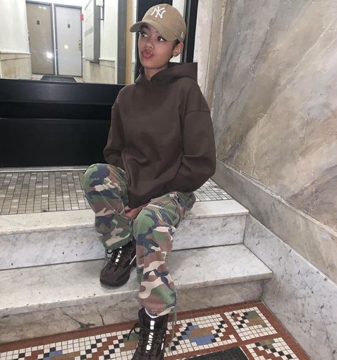 Brown Yeezy Boots Outfit, Yeezy Boots Outfit, Desert Boots Outfit, Cute School Fits, Forget Her, Stylish Fits, Fly Fits, Yeezy Boots, Black Boots Outfit