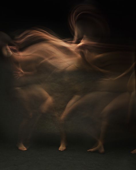 Dancers are admired for the way they move. Fluid and graceful, they are often seen twirling and spinning across an open stage. Photographer Bill Wadman wanted to capture these movements, but in an unconventional way. Instead of taking boring still shots, he decided to go with long-exposures, allowing us to track the movements of these modern-day ballerinas. Here's what one of the dancers had to say: "This past month, I was fortunate enough to be in some fantastic photos for photographer Bill ... Movement Photography, Motion Photography, Slow Shutter Speed, Slow Shutter, Long Exposure Photography, Multiple Exposure, Exposure Photography, Motion Blur, Arte Inspo