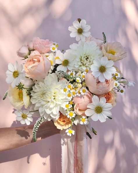 Cosmos Wedding Bouquet, Pastel Bouquet, Quinceañera Ideas, Summer Wedding Bouquets, Coffee Cart, Bridal Bouquet Flowers, Spring Wedding Flowers, Wedding Flowers Summer, Wedding 2025