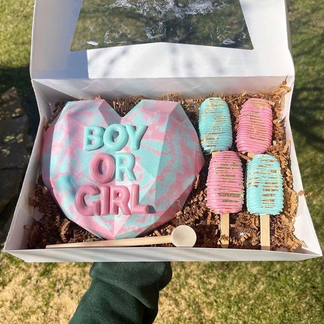 Gender Reveal Smash Heart, Smash Heart, Baby Reveal Cakes, Gender Reveal Box, Smash Box, Food Business Ideas, Food Business, Nyc Shopping, And July