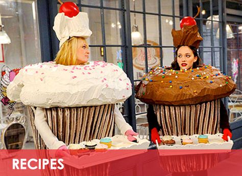 2 Broke Girls Now On 5 Nights A Week.....my show!!!! 2 Broke Girl, Cupcake Costume, Girls Tv Series, Beth Behrs, Food Costumes, 2 Broke Girls, Homemade Cupcakes, Kat Dennings, Girl Cupcakes