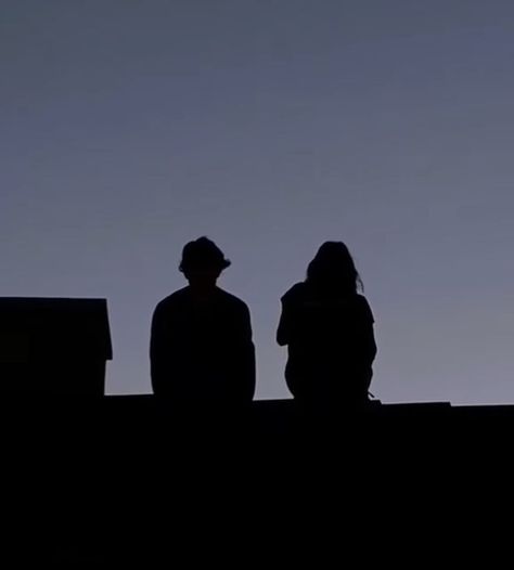 Couples On Rooftop At Night, Couple On Rooftop Aesthetic, Couple Sitting On Roof At Night, Roof Tops Aesthetic, Rooftop Couple Aesthetic, Roof Top Aesthetic Night, Rooftop At Night Aesthetic, Rooftop Stargazing Aesthetic, Rooftop Aesthetic Night Couple