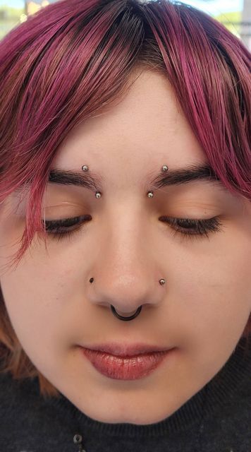 Baron Art Piercing Studio on Instagram: "Bridge piercings are one of the most turned down piercings.  You have to have enough tissue to hold the barbell without the tissue being manipulated a certain type of way.  Bridge piercings are also done with a straight barbell. Curved barbells are not acceptable and can cause more scarring and a "cheese cuttet" effect.  This is a great alternative to a bridge. You would need to have the right anatomy for it and be diligent with aftercare to ensure a happy, long-lasting piercing. As with any piercings, you still run the risk of migration or rejection of snagged hard.  Piercer: @piercing.mistress  . . . #pairedinnereyebrowpiercing #piercing #nostril #orangepiercer #innereyebrowpiercing #eyebrowpiercing #nostril #piercingvideo #explorepage" High Bridge Piercing, Triple Bridge Piercing, Eyebrow Piercing Placement Chart, Eyebrow Piercing And Glasses, Fake Bridge Piercing, Inner Eyebrow Piercing, Bridge And Septum Piercing, Spiral Bridge Piercing, Piercings With Glasses