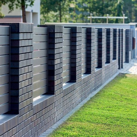 Boundary Wall Design Modern, Pagar Modern, House Front Wall Design, Fence Wall Design, Compound Wall Design, Home Designs Exterior, Gate Wall Design, Front Wall Design, Fence Gate Design