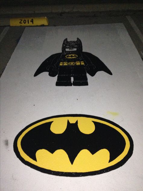 Batman senior parking spot Simple Parking Spot Painting, Cute Parking Spot Painting Ideas, Highschool Parking Spot Ideas, Painted Parking Spaces Ideas, Senior Year Diy, Parking Lot Painting, Senior Year Fun, Senior Parking Spot, Creative Pumpkin Painting