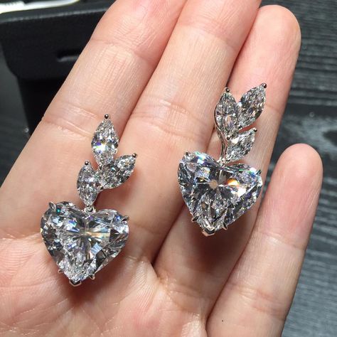 Earrings,#platinum <3 Diamonds Heart Shaped Diamond Earrings, Diamond Earrings Indian, Diamonds Earrings, Diamond Earrings Design, Ig Account, Solitaire Earrings, Luxury Jewellery, Jewelry Post, New Heart