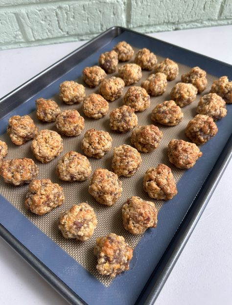 Cheddar Bay Sausage Balls Cheddar Bay Biscuits Sausage Balls, Cheddar Bay Sausage Balls, Camp Bread, Appetizer Night, Party Munchies, Red Lobster Biscuit Mix, Red Lobster Biscuits, Ground Pork Recipes, Cardiac Diet