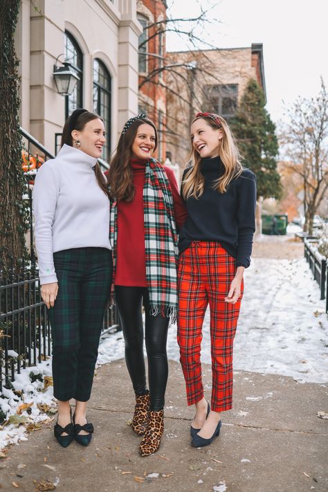 Plaid Pants Outfit Christmas, Red Plaid Pants Outfit, Christmas Plaid Outfit, Outfit Rain, Preppy Fall Fashion, Plaid Pants Outfit, Dudley Stephens, Plaid Pants Women, Autumn Fashion Women Fall Outfits