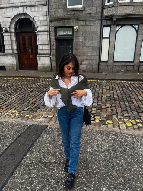 Outfits outfit inspo chunky loafers jeans casual outfits Cardigan Tied Over Shoulder Outfit, Cardigan Tied Around Shoulders, Loafers And Jeans Outfit, White Blouse With Jeans, Heeled Loafers Outfit, Jeans And Loafers Outfit, Loafers With Jeans, Loafers And Jeans, Chunky Loafers Outfit