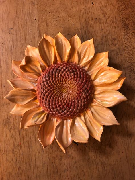 Wooden Sunflowers Diy, Clay Sunflowers Diy, Air Dry Clay Sunflower, Sunflower Wood Crafts, Sunflower Clay Art, Pottery Sunflower, Blue Pottery Designs, Clay Sunflower, Ceramic Sunflower