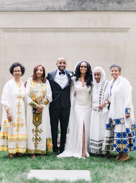 Habesha wedding family portrait Wedding Ceremony Rituals, Eritrean Wedding, Ethiopian Wedding Dress, Habesha Wedding, Wedding Family Portrait, Photographer Ideas, Ethiopian Wedding, Africa Print, Habesha Dress