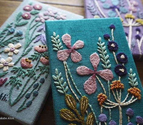 Embroidery Bags, Fabric Book, Wool Applique, Embroidery Needles, Needle Art, Embroidery Inspiration, Needle And Thread, Embroidery Stitches, Coin Purse