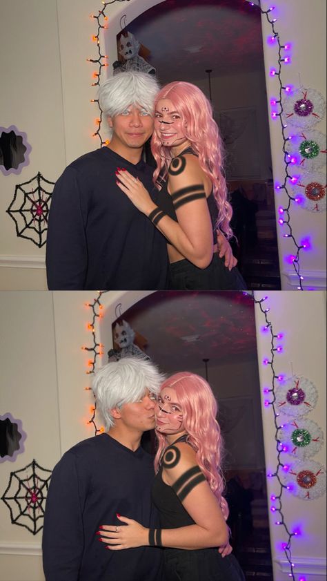 Halloween anime couple costume Halloween Anime Couple, Doing Her Makeup Couple, Couples Anime Halloween Costume, Couples Anime Costume, Anime Couple Cosplay Ideas, Gojo Halloween Costume, One Piece Couple Costume, Sukuna Halloween Costume, Jjk Halloween Costume