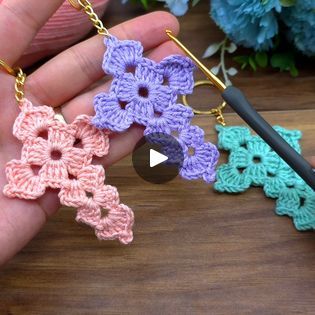 Free Crochet Cross Patterns, Crochet Cross Keychain, Diy Crochet Slippers, Keychain Patterns, Very Easy Crochet, Crochet Christmas Ornaments Free, Cross Keychain, Crochet Bookmark, Cross Symbol