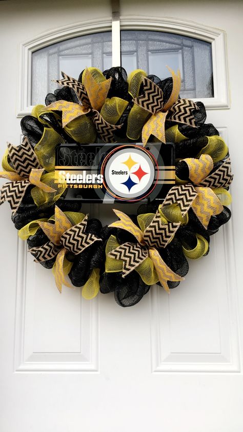 Football Mesh Wreath Diy, Nfl Wreaths Diy Deco Mesh, Steelers Wreath Mesh, Sports Wreaths Diy, Steelers Wreaths, Steelers Wreath Diy, Pittsburgh Steelers Wreath, Football Wreath Diy, Steelers Decor