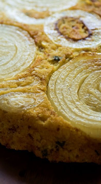 Upside Down Cornbread, Onion Cornbread, Cornbread Dishes, Cornbread Cake, Breaking Bread, Biscuit Rolls, Savory Bread, Baked Eggplant, Roll Recipes