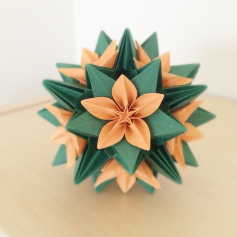 Kusudama Tutorial, Origami Christmas Ornament, Origami Ball, Origami Paper Art, Modular Origami, Origami 3d, Christmas Origami, Mandala Wall Art, Diy Origami