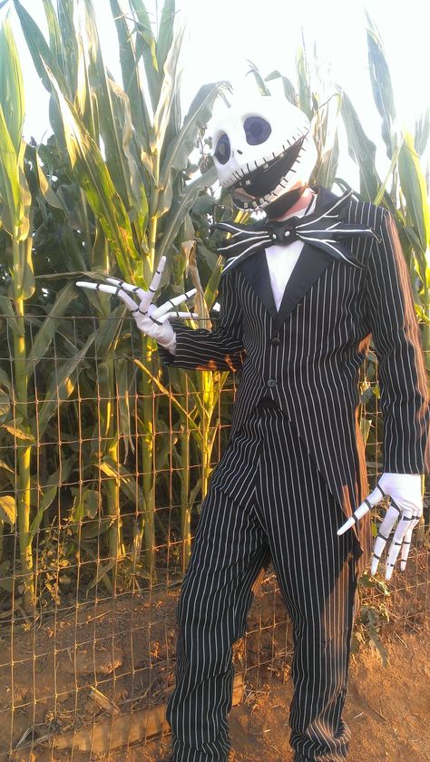 Jack Skeleton Costume, Disco Men, Jack Skellington Cosplay, Dark Cosplay, Skellington Costume, Queen Of Halloween, Outfit For Halloween, Iconic Halloween Costumes, Jack Skellington Costume