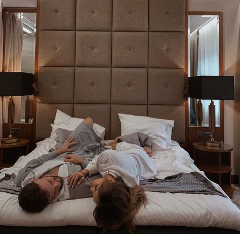 Hotel photo ideas, couple photography. ⬇️for more photos Hotel Room Couple Photos, Couple In Hotel Room Aesthetic, Hotel Room Couple Pictures, Couple Hotel Room, Couple In Hotel, Valentine Room Decor, Boyfriend Moodboard, Hotel Photo Ideas, Valentine Room