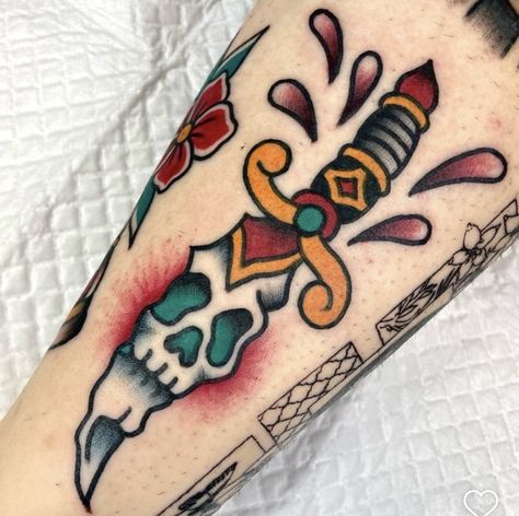 Dagger Tattoos, Traditional Dagger Tattoo, Traditional Dagger, Old School Tattoo Designs, Dagger Tattoo, Spine Tattoo, Halloween Tattoos, Tattoo Flash Art, Hip Tattoo