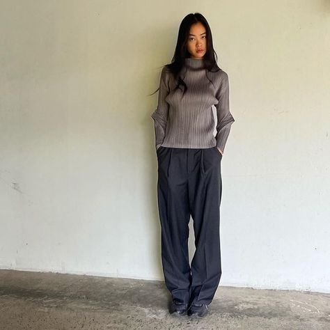 90s Minimalism Fashion, Thailand Outfit, 90s Minimalism, Minimalism Fashion, Outfit Inso, Pleats Please, Comfy Clothes, December 2024, Fit Ideas